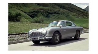 James Bond 007 Aston Martin DB5 Alpine Scene 94060
