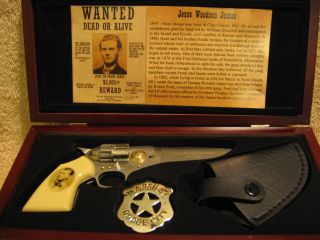 Jessie James Collectable Gun Pocket Knife Wood Case