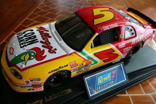 Revell Collection 1 24 Terry Labonte 5 Kelloggs NASCAR Champion