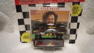 1993 Racing Champions 42 Kyle Petty Mellow Yellow Pontiac Grand Prix