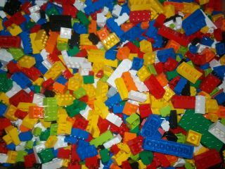 LEGO BRICKS 500 PIECES ASSORTED BOX RED BLUE YELLOW GREEN WHITE BRAND