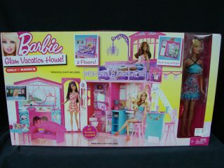 Mattel 2011 Barbie Glam Vacation house with barbie doll 2 floors