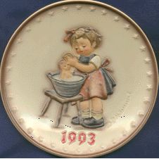 1993 Hummel Annual Plate Goebel Doll Bath