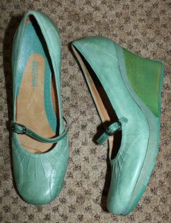 KENNETH COLE Turqouise Green Leather and Wood Wedge Mary Janes Shoes