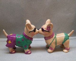 BEACH COMBER CHIHUAHUA DOGS KISSING SALT & PEPPER SHAKERS PT