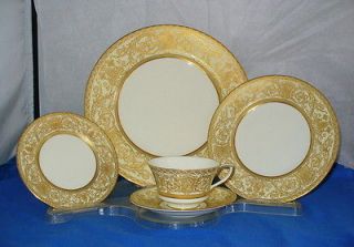 ROYAL WORCESTER EMBASSY 5 PIECE PLACE SETTINGS CREAM RIM WITH GOLD
