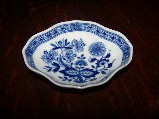 antique blue willow dishes