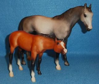 BREYER TRADITIONAL MODEL HORSE #3357 THOROUGHBRED MARE & NURSING FOAL