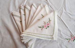 LOVELY CHINESE EMBROIDERED TABLECLOTH WITH 7 NAPKINS D80