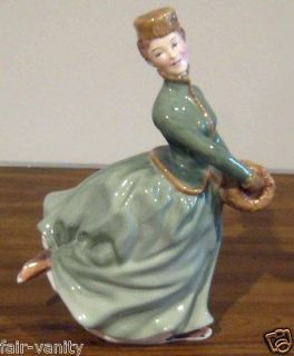 ROYAL DOULTON LARGE 8 TALL LADY ICE SKATING FIGURINE GRACE HN2318