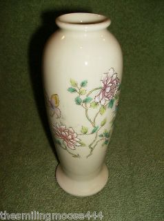 bud vase  floral design  Takaha shi Cho Cho  pink, green, blue