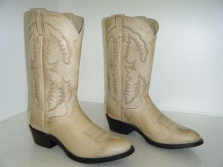 chisholm cowboy boots in Clothing, 
