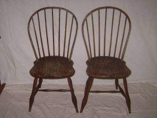 Circa 1800 Matching Pair of Bowback Windsor Chairs