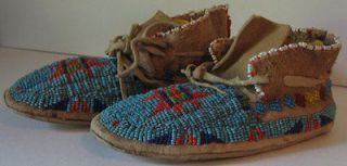 ANTIQUE SIOUX INDIAN FINELY BEADED CHILDS MOCCASINS