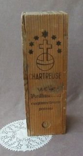 Vintage OLD Chartreuse VEP Liquor Wooden Box Container   Great patina