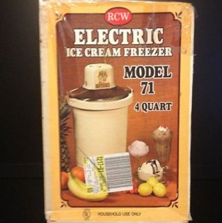 Richmond Cedar Works Electric Ice Cream Maker. Model 71. 4 quart