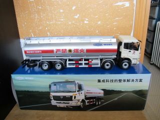 Foton Auman oil tanker truck 1/24 promotion model 