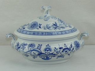 Hutschenreuther Blue Onion Scalloped Rim Oval Covered Vegetable Bowl