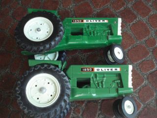16 SCALE ERTL FARM TOYS 1850 OLIVER TRACTOR W METAL WHEELS PAINT GOOD