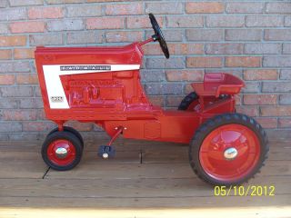 RARE Early Edition 806 Farmall Pedal Tractor with Star Rims