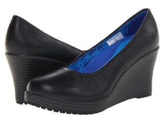Crocs A Leigh Closed Toe Wedge Womens Wedge Shoes (Black)