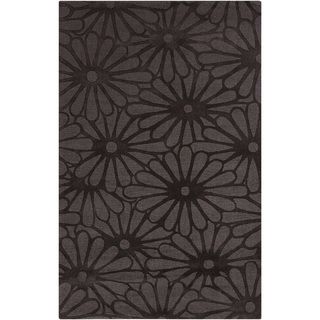 Hand crafted Cocoa Daises Navy Floral Wool Rug (5 X 8)