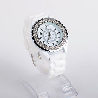 Womens Alloy Analog Quartz Wrist Watch (White)